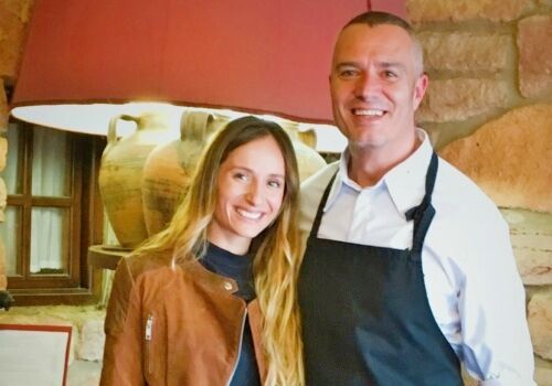 Degustación de Alubias de Gernika con el Chef Juan Pozuelo en Normadie Ondarreta. Ha elaborado dos recetas, una moderna a base de Chipirones & Carabineros y otra tradicional con Panceta & Chorizo. Como entrante unas gildas caseras con producto de primera calidad y de postre el famoso crepe suzette.