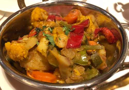 Restaurante Indio Annapurna, de reciente apertura en Madrid, con una elegante decoración y un menú degustación con platos deliciosos: Arroz, Cordero, Verdudas, Curry, Samosas, Especialidades Tandoori, Massala y Pan Naan. Precios razonables para cocina India de gran calidad.