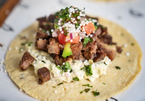 Mejores-Restaurantes-Mexicanos-Madrid-Restaurante-Mawey-Taco-Bar-Tacos de Carne-de-Res-con-Salsa-Tártara-de-Jalapeños