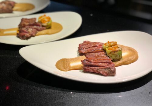 El Restaurante Hielo y Carbón está ubicado en el Hotel Hyatt Centric Gran Vía de Madrid. El Chef al mando es Pablo Bernal de la Cierva, que ofrece dos tipos de cocina, Peruana, como el Ceviche de Rosa Merino y Española, como el Chocolate con Churros. Amplia y original coctelería. Brunch los Domingos.