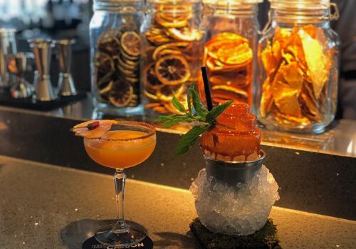El Restaurante Hielo y Carbón está ubicado en el Hotel Hyatt Centric Gran Vía de Madrid. El Chef al mando es Pablo Bernal de la Cierva, que ofrece dos tipos de cocina, Peruana, como el Ceviche de Rosa Merino y Española, como el Chocolate con Churros. Amplia y original coctelería. Brunch los Domingos.