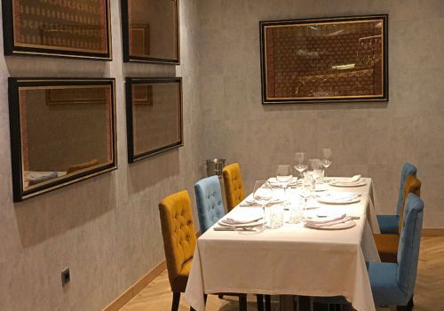 Restaurante Indio Annapurna, de reciente apertura en Madrid, con una elegante decoración y un menú degustación con platos deliciosos: Arroz, Cordero, Verdudas, Curry, Samosas, Especialidades Tandoori, Massala y Pan Naan. Precios razonables para cocina India de gran calidad.