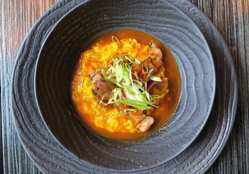 El Restaurante Hielo y Carbón está ubicado en el Hotel Hyatt Centric Gran Vía de Madrid. El Chef al mando es Pablo Bernal de la Cierva, que ofrece dos tipos de cocina, Peruana, como el Ceviche de Rosa Merino y Española, como el Chocolate con Churros. Amplia y original coctelería. Brunch los Domingos.