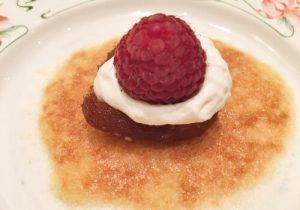 Restaurante-La-Paloma-Madrid-Dátil-relleno-de-Chantilli