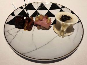 Restaurante-Coque-Madrid-Secuencia-de-Atún-Toro-Ventresca-con-Piparras-Médula-con-Caviar-y-Parpatana-Glaseada