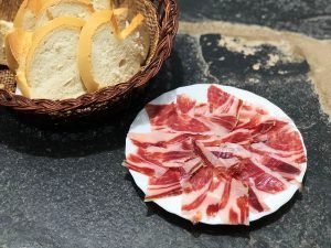 Jamón-Ibérico-Dehesa-de-Solana-Plato