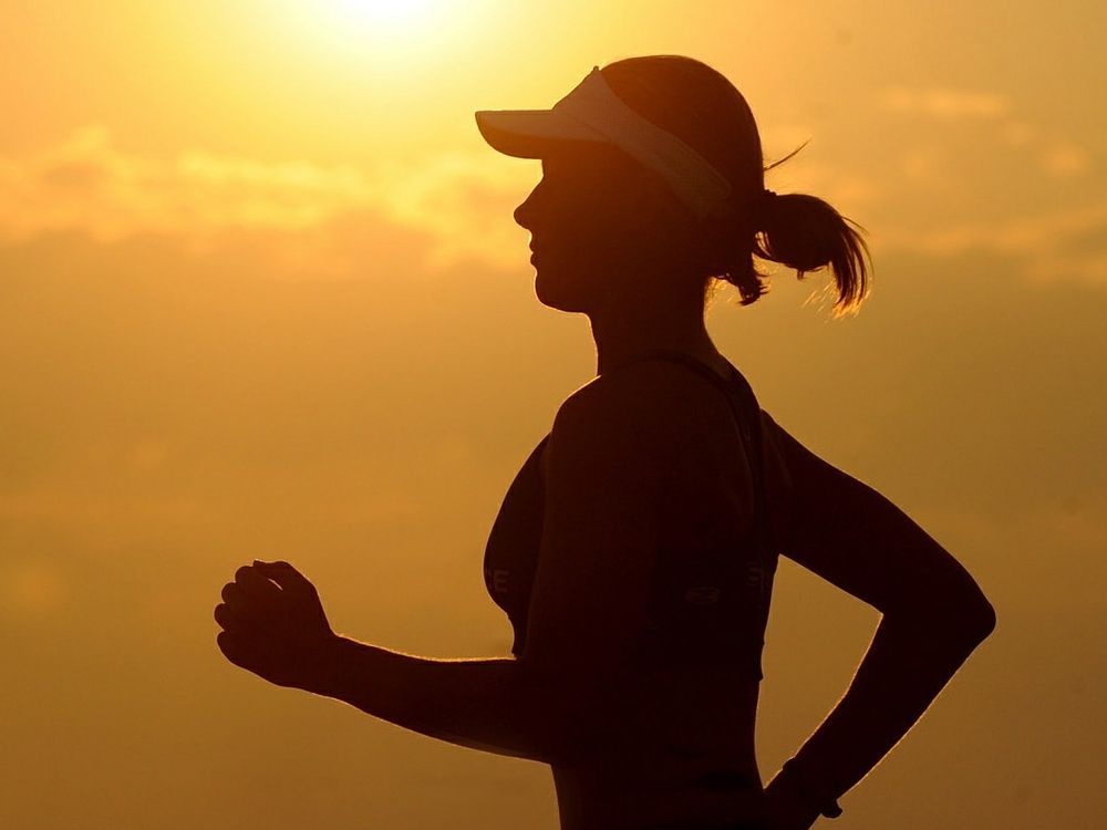 nutrición y deporte corredora