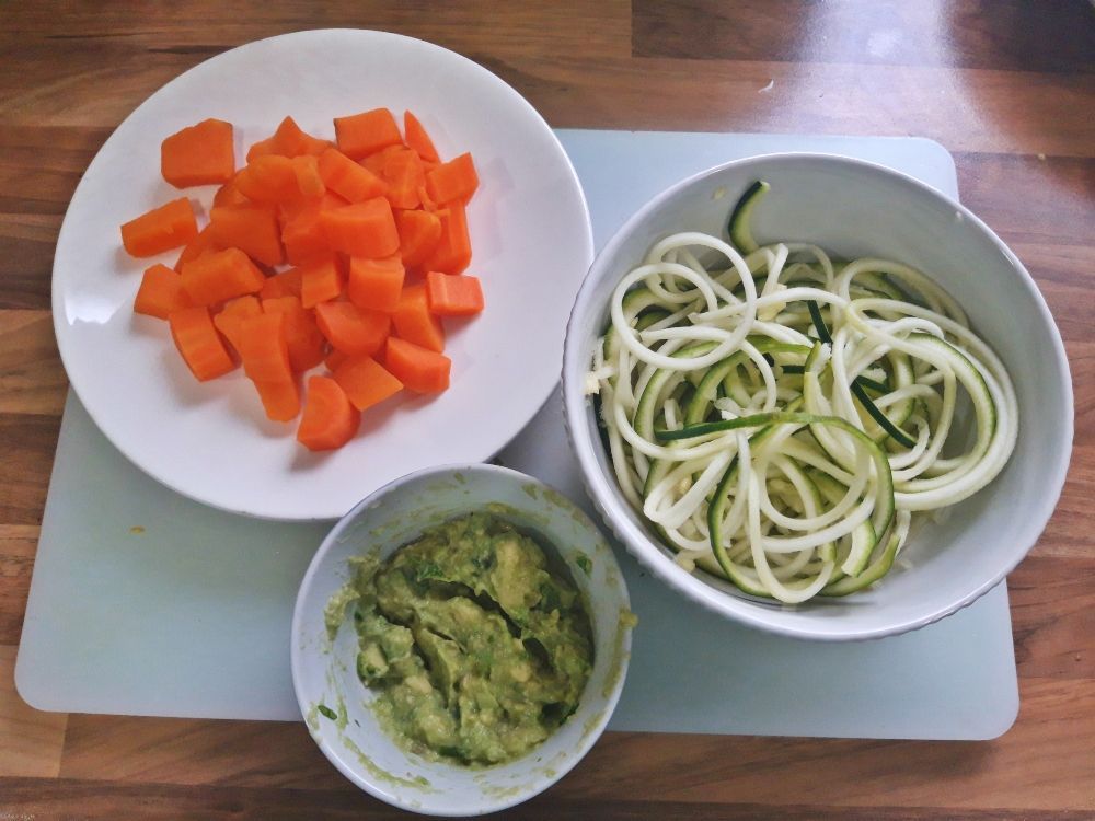 calabacettis con salmón marinado y guarniciones