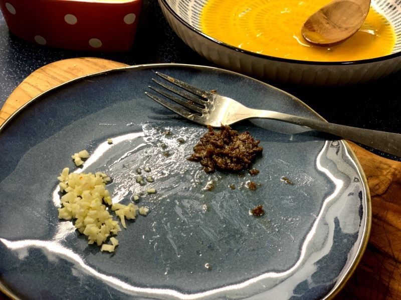 Ajo y Anchoas para salsa césar casera