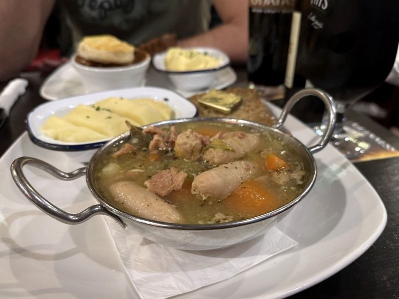 GUIA VIAJAR A DUBLÍN - HAIRY LEMON Dublin coddle salchichas