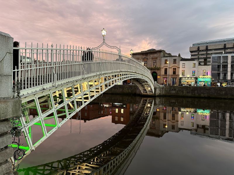 GUIA VIAJAR A DUBLÍN - Hapenny Bridge Puente