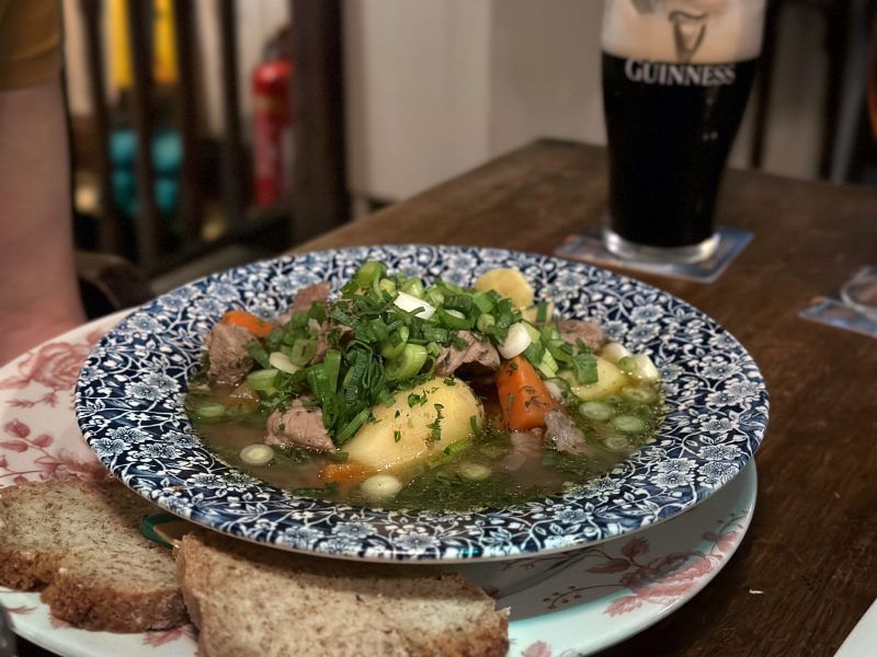 GUIA VIAJAR A DUBLÍN - THE OLD STOREHOUSE, irish stew estofado irlandes