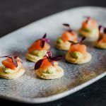 Receta casera de blinis con salmón Blinis con salmon ahumado (portada)