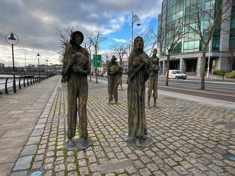 GUÍA PARA VIAJAR A DUBLÍN - Monumento FAMINE