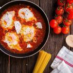 Receta casera de huevos a la flamenca Huevos a la flamenca (portada)