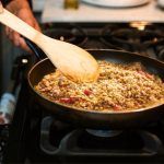 Receta casera de migas con huevo Migas (portada)