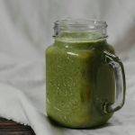 Receta casera de smoothie de espinacas, piña y jengibre Smoothie de espinacas, piña y gengibre (portada)