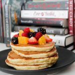 Receta casera de panqueques de avena con frutas Panqueques