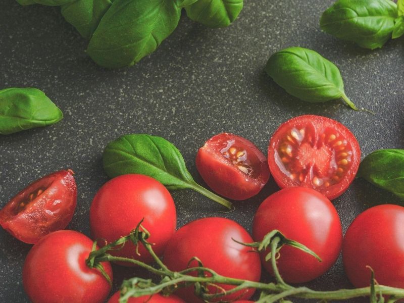 Tomate y albahaca