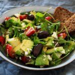 Receta casera de ensalada con quinoa aguacate y huevo duro ensalada con quinoa