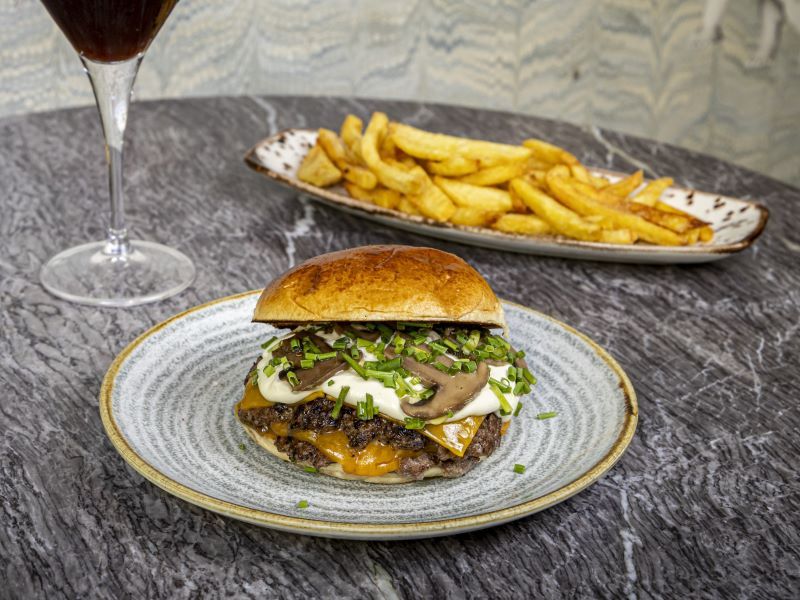 MEJORES HAMBURGUESAS DE MADRID - MONO x EL ESCONDITE DE VILLANUEVA champiñon