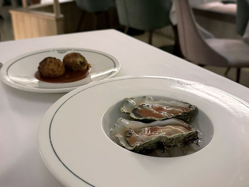LA RAQUETISTA EN LA HABANA - Ostra bloody Mary y buñuelos de bacalao
