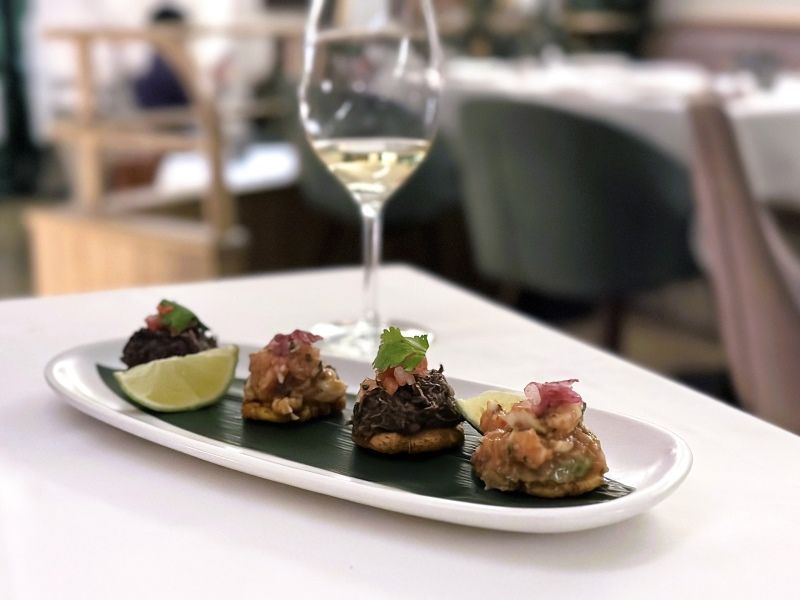 LA RAQUETISTA EN LA HABANA - tostones ropa vieja y camarones acevichados
