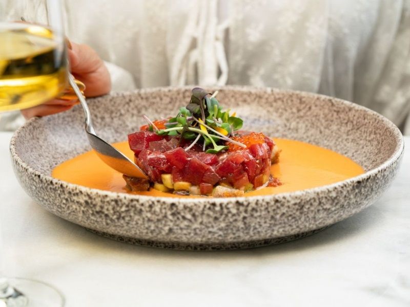 MEJORES TERRAZAS MADRID - Only YOU Boutique TARTAR ATÚN ROJO GAZPACHO