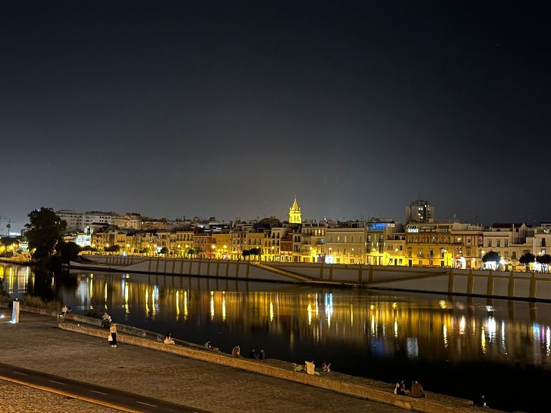 Guia para viajar a sevilla de noche