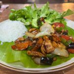 Receta tailandesa de pollo salteado con anacardos Pollo coreano con anacardos