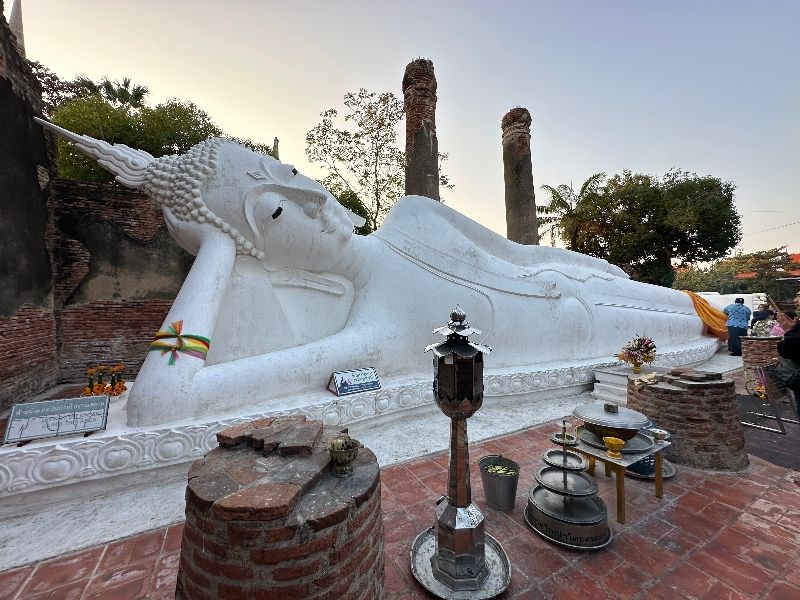 Viajar a tailandia Ayutthaya el gran buda blanco tumbado